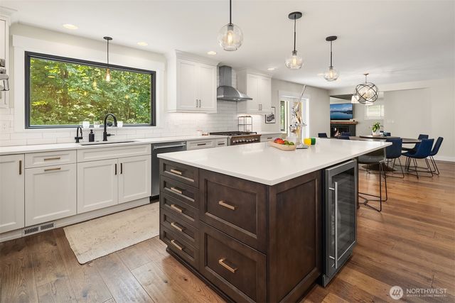 8902 196th Street SW, Edmonds, WA 98026