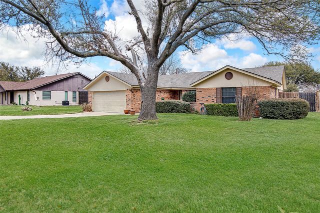 1003 Hyde Park Boulevard, Cleburne, TX 76033
