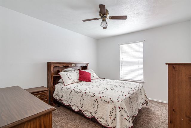 1003 Hyde Park Boulevard, Cleburne, TX 76033