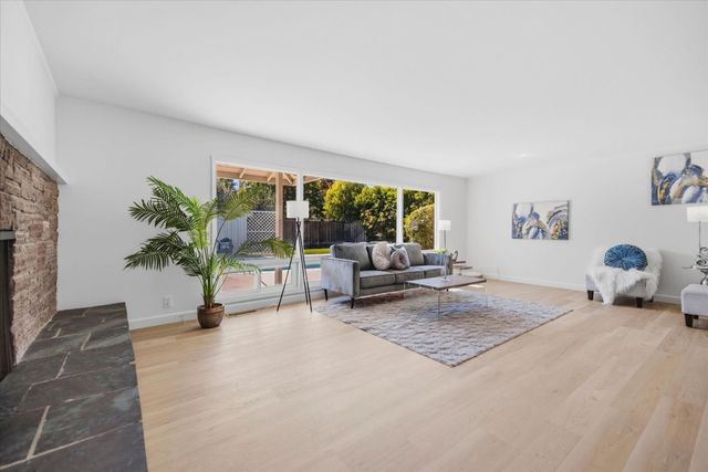 135 Pineview Lane, Menlo Park, CA 94025
