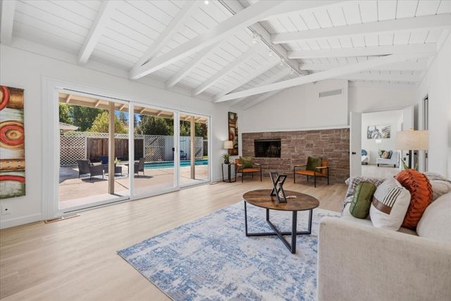 135 Pineview Lane, Menlo Park, CA 94025