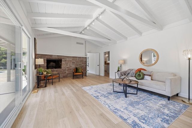 135 Pineview Lane, Menlo Park, CA 94025