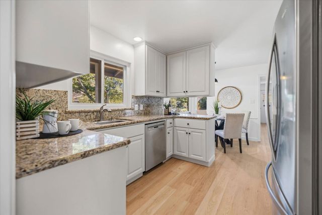 135 Pineview Lane, Menlo Park, CA 94025