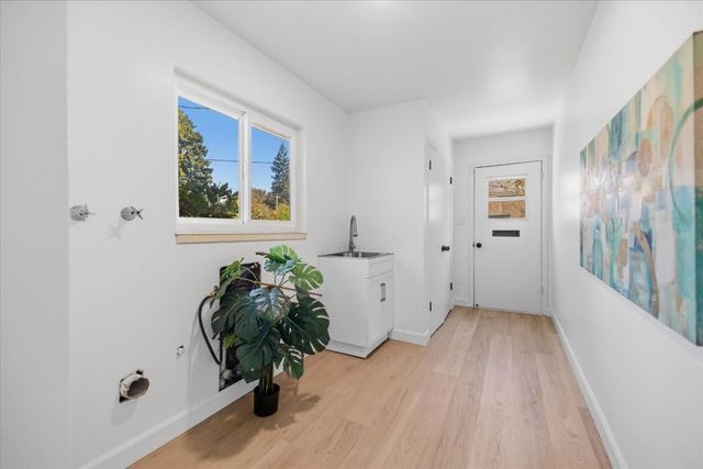 135 Pineview Lane, Menlo Park, CA 94025