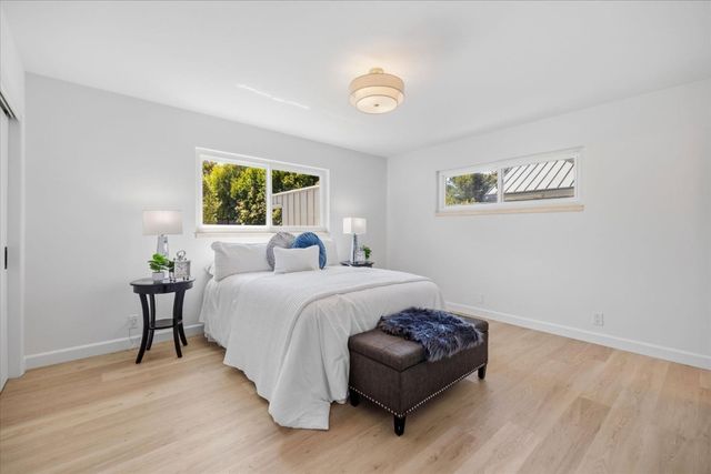 135 Pineview Lane, Menlo Park, CA 94025