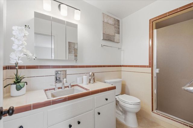 135 Pineview Lane, Menlo Park, CA 94025