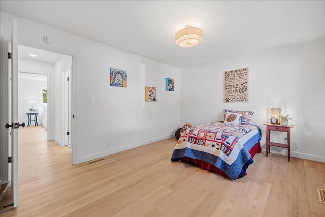 135 Pineview Lane, Menlo Park, CA 94025