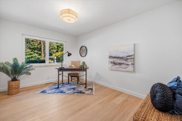 135 Pineview Lane, Menlo Park, CA 94025