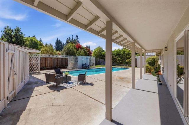135 Pineview Lane, Menlo Park, CA 94025