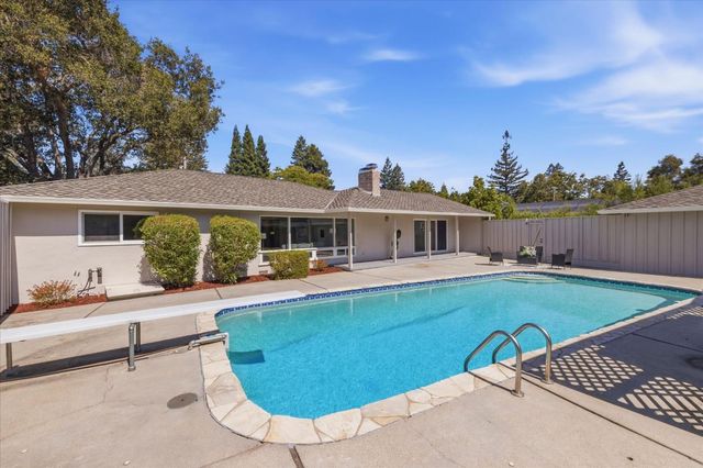 135 Pineview Lane, Menlo Park, CA 94025