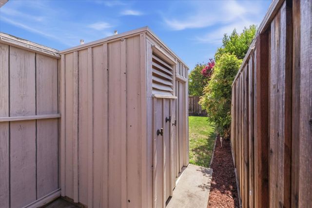 135 Pineview Lane, Menlo Park, CA 94025