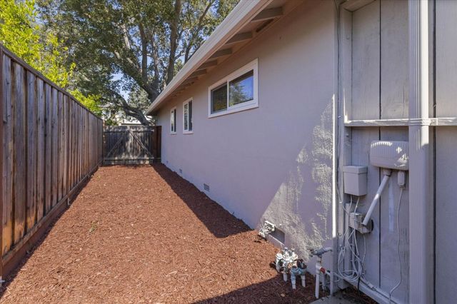 135 Pineview Lane, Menlo Park, CA 94025