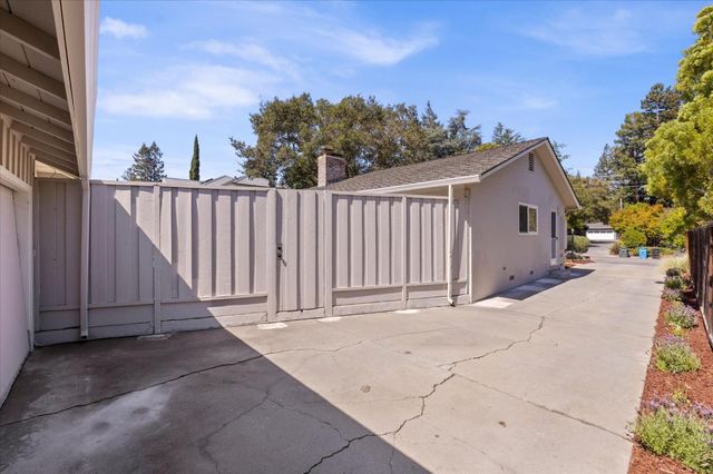 135 Pineview Lane, Menlo Park, CA 94025