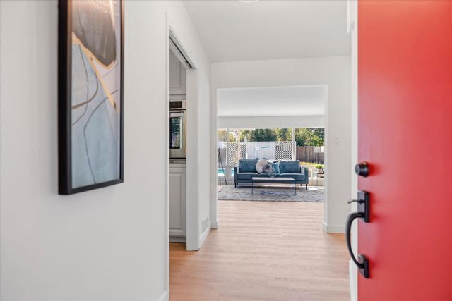 135 Pineview Lane, Menlo Park, CA 94025