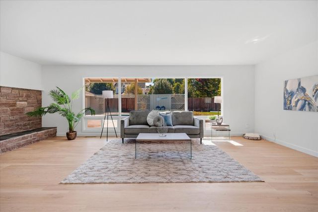 135 Pineview Lane, Menlo Park, CA 94025