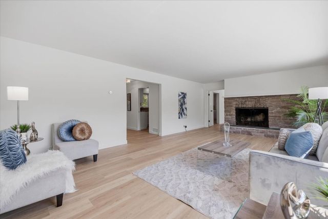 135 Pineview Lane, Menlo Park, CA 94025