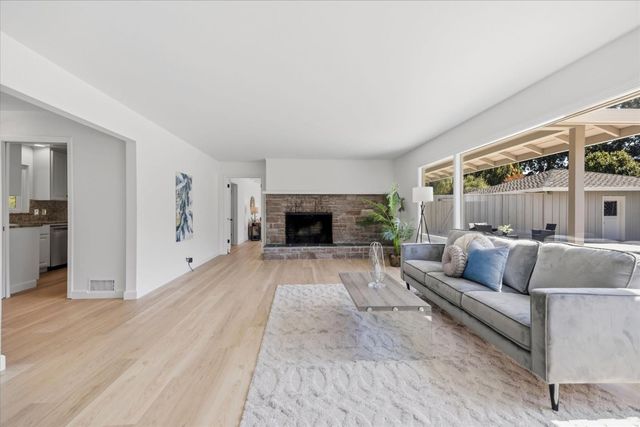 135 Pineview Lane, Menlo Park, CA 94025