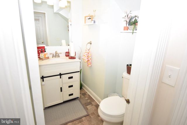 563 UHLER AVE, Burlington, NJ 08016