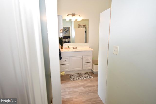 563 UHLER AVE, Burlington, NJ 08016