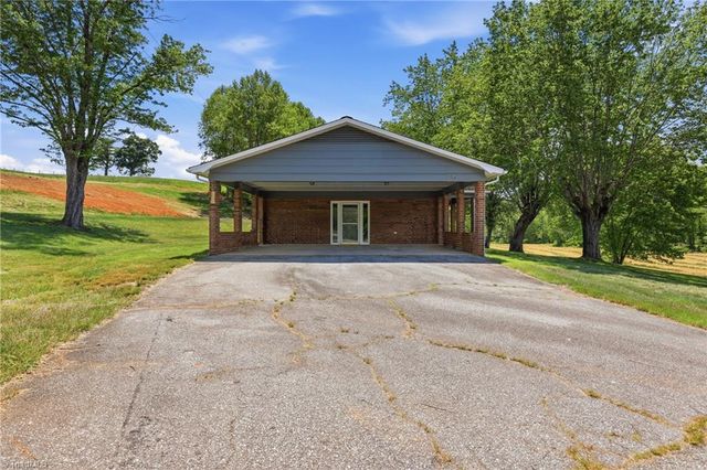 954 Parsonsville Road, Purlear, NC 28665