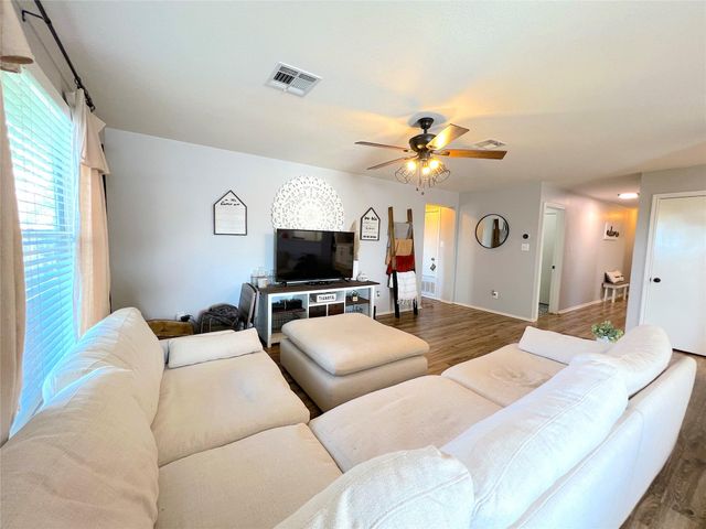 2204 Brewers PL, Taylor, TX 76574