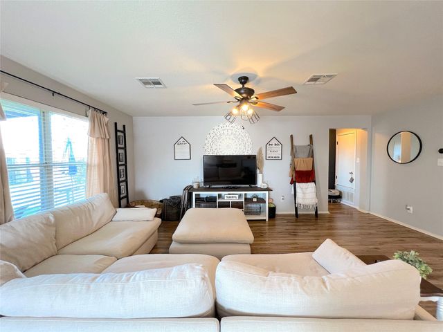 2204 Brewers PL, Taylor, TX 76574