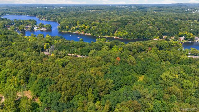 00001 LEDGEWOOD Drive, Tyrone Township, MI 48430