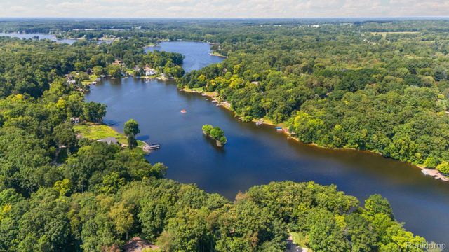 00001 LEDGEWOOD Drive, Tyrone Township, MI 48430