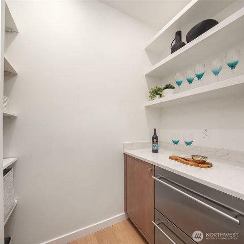 6214 40th Avenue NE, Seattle, WA 98115