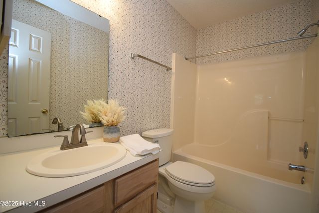2916 Mulberry Lane E, Greenville, NC 27858