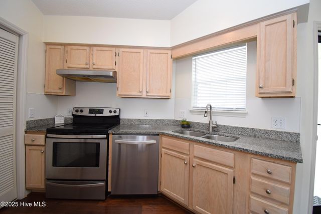 2916 Mulberry Lane E, Greenville, NC 27858