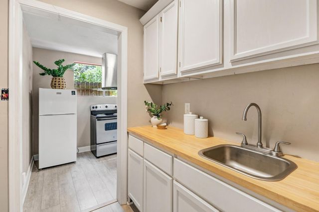 1744 Vallejo Way, Sacramento, CA 95818