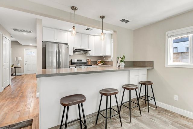 1744 Vallejo Way, Sacramento, CA 95818