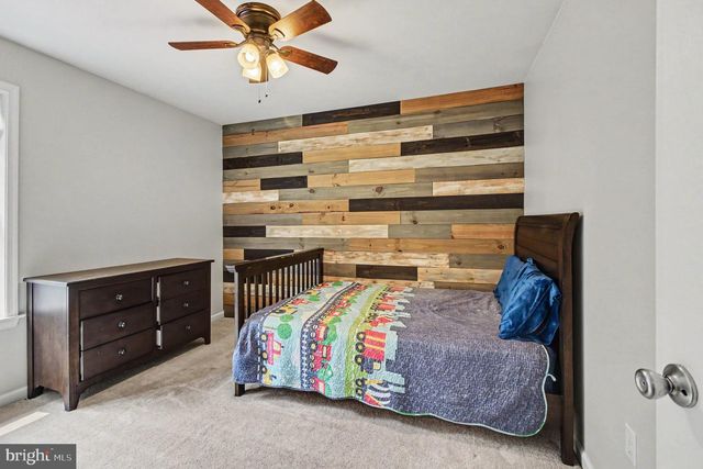 405 THREE MILE RUN RD, Sellersville, PA 18960