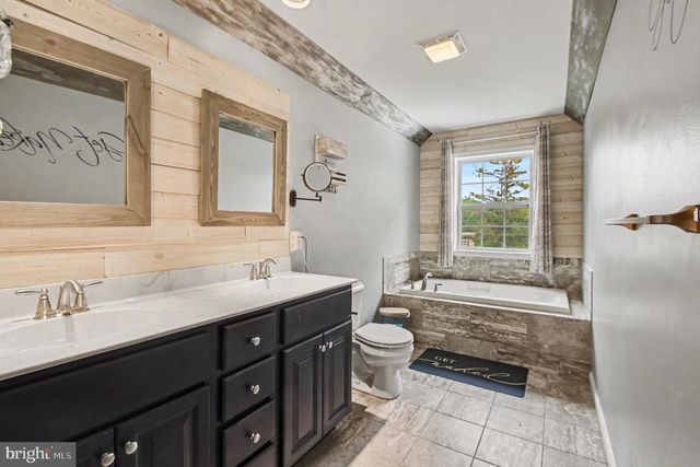 405 THREE MILE RUN RD, Sellersville, PA 18960