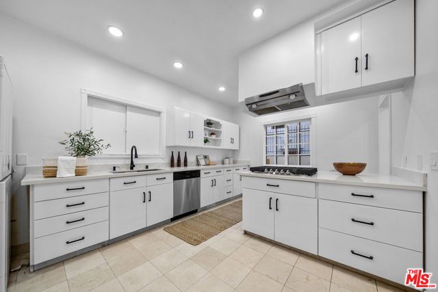 320 Westminster Avenue, Los Angeles, CA 90020