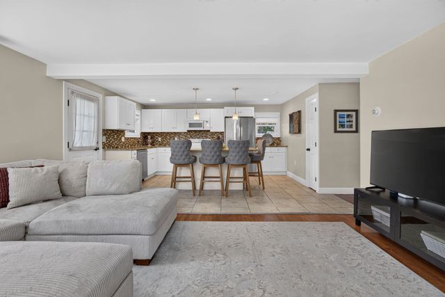 473 Foster Rd, Tewksbury, MA 01876