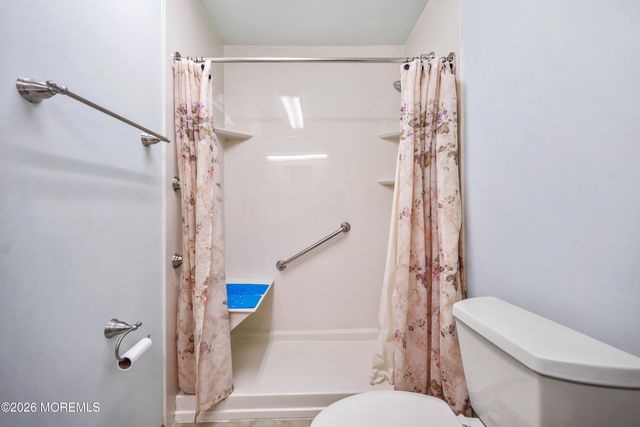 11 Anton Place, Aberdeen, NJ 07747