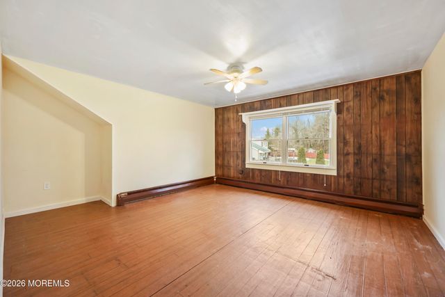 11 Anton Place, Aberdeen, NJ 07747