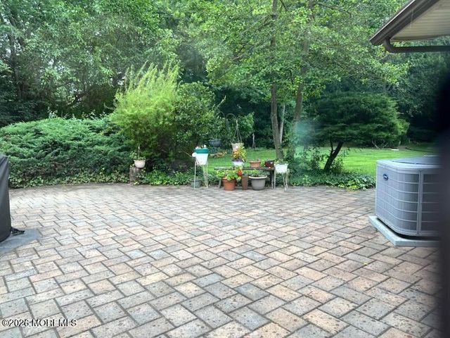 11 Anton Place, Aberdeen, NJ 07747