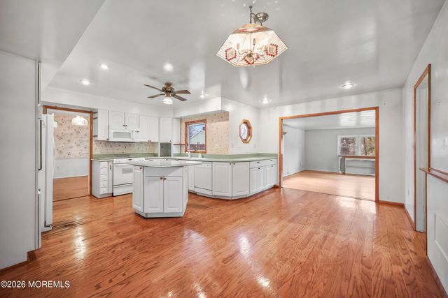 11 Anton Place, Aberdeen, NJ 07747