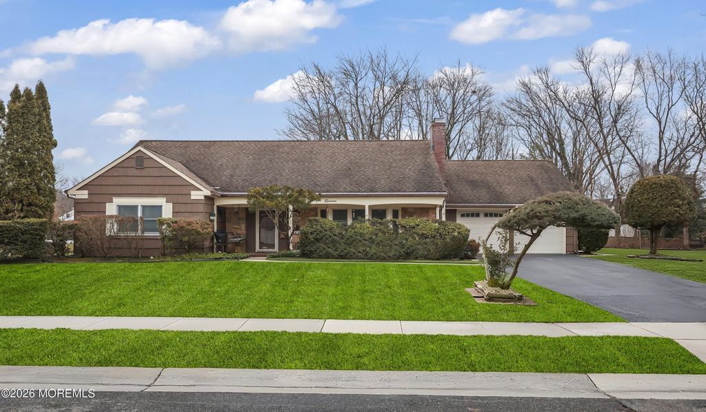 11 Anton Place, Aberdeen, NJ 07747