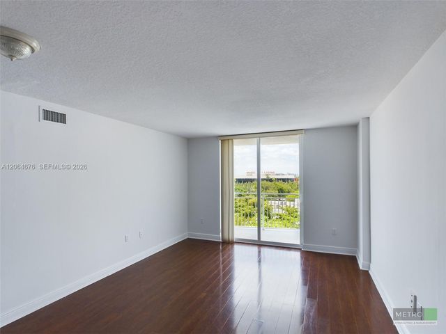 60 NW 37th Ave 603, Miami, FL 33125