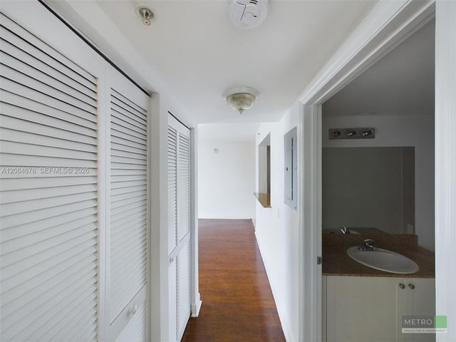 60 NW 37th Ave 603, Miami, FL 33125