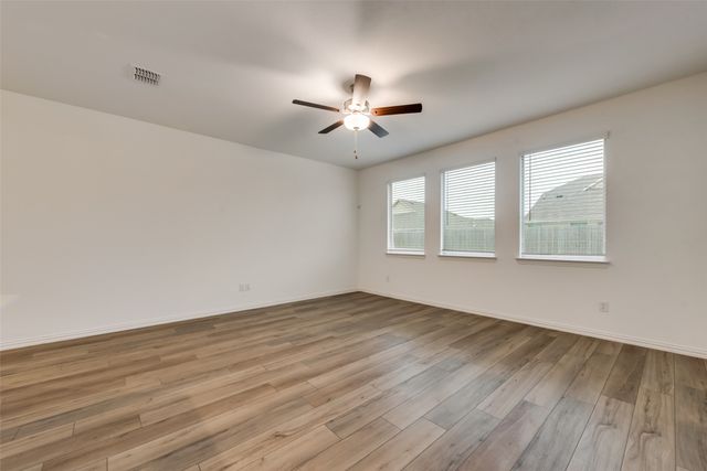 917 Dustwood Drive, Fort Worth, TX 76052