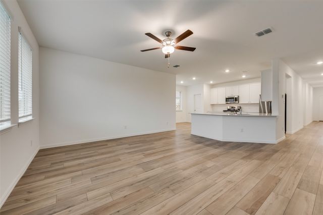 917 Dustwood Drive, Fort Worth, TX 76052