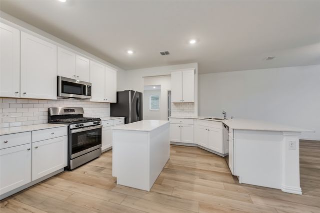 917 Dustwood Drive, Fort Worth, TX 76052