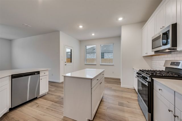 917 Dustwood Drive, Fort Worth, TX 76052