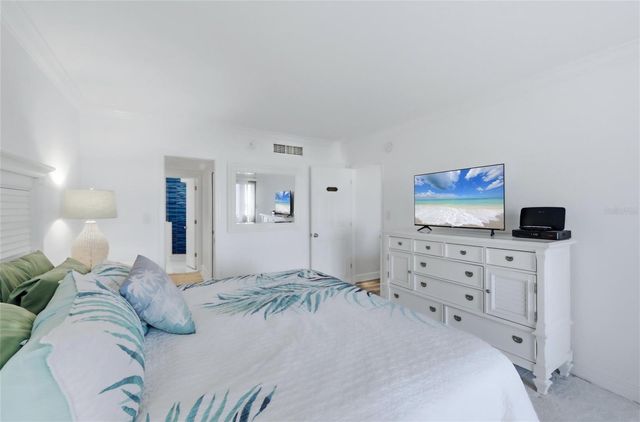 2110 BENJAMIN FRANKLIN DRIVE 104, Sarasota, FL 34236