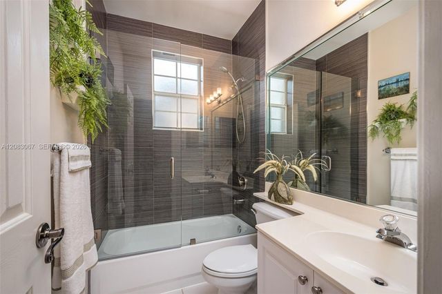 2552 Jardin Lane, Weston, FL 33327
